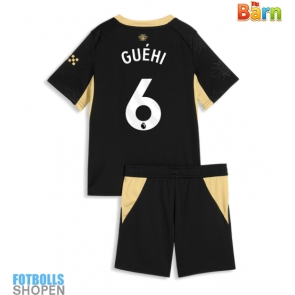 Billiga Manchester City Marc Guehi #6 Bortatröja Barn 2026-27 Kortärmad (+ Korta byxor)